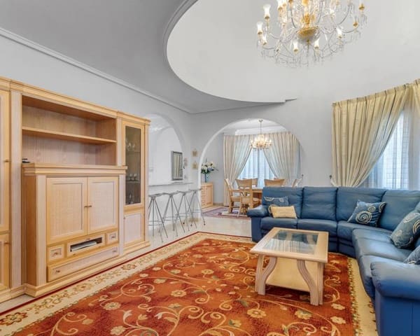 7 chambre Villa/Maison à vendre à Ciudad Quesada, Rojales avec piscine garage - 750 000 € (Ref: 8960733)