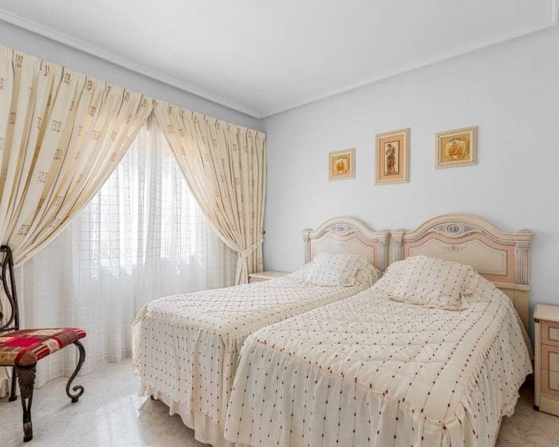 7 bedroom Villa for sale in Ciudad Quesada with pool garage - € 750,000 (Ref: 8960733)