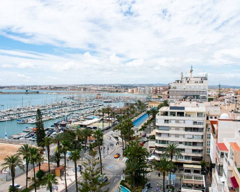 2 makuuhuone Ranta-asunto myytävänä paikassa Torrevieja - 346 500 € (Ref: 8977204)