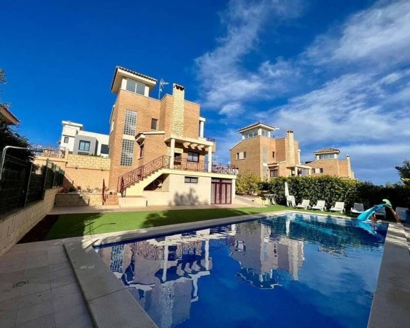 4 chambre Villa/Maison à vendre à La Nucia avec piscine garage - 580 000 € (Ref: 8989642)