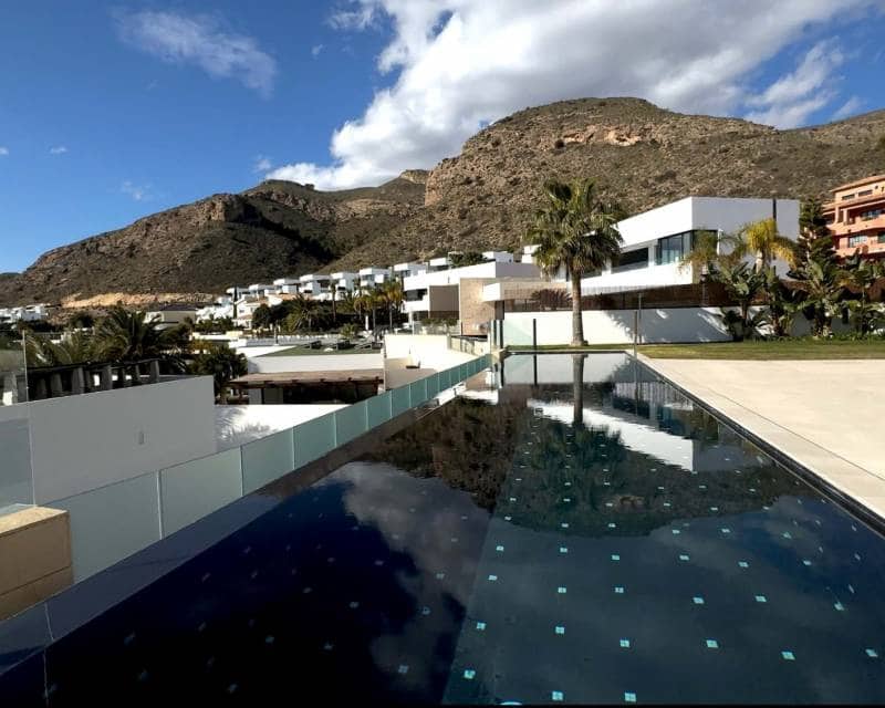 3 sypialnia Willa na sprzedaż w Cala de Finestrat z basenem garażem - 2 900 000 € (Ref: 8989953)