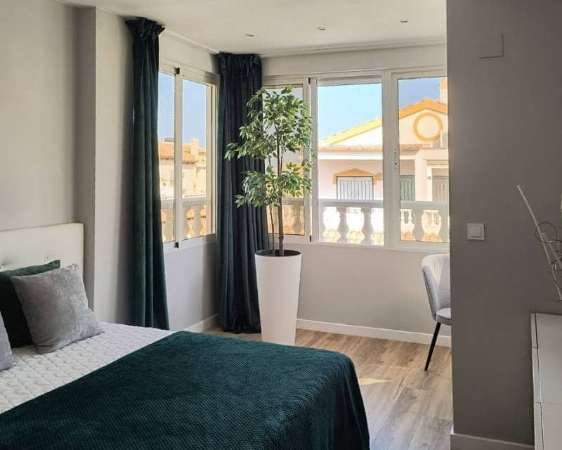 3 soverom Rekkehus til salgs i Orihuela Costa med svømmebasseng - € 277 900 (Ref: 8992567)