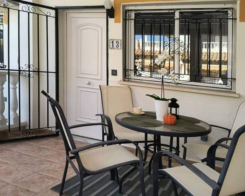 3 soverom Rekkehus til salgs i Orihuela Costa med svømmebasseng - € 277 900 (Ref: 8992567)