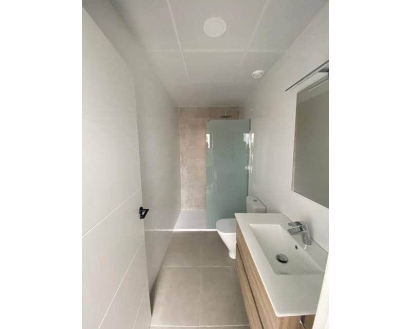 3 soveværelse Semi-Rækkehus til salg i Los Alcazares med swimmingpool garage - € 349.900 (Ref: 8993092)