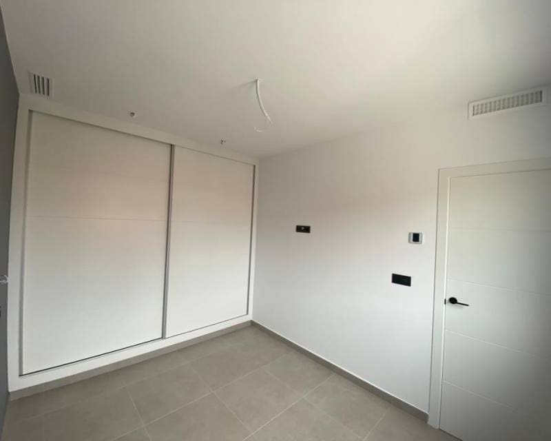 3 soveværelse Semi-Rækkehus til salg i Los Alcazares med swimmingpool garage - € 349.900 (Ref: 8993092)