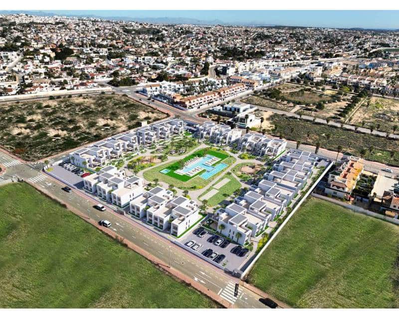 3 bedroom Townhouse for sale in Ciudad Quesada with pool - € 304,000 (Ref: 8998068)