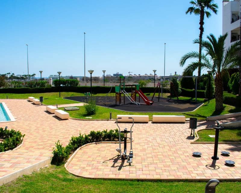 2 soveværelse Lejlighed til salg i Cabo Roig med swimmingpool garage - € 246.000 (Ref: 9009871)