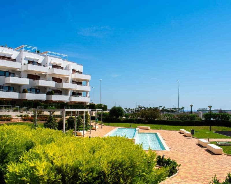 2 soveværelse Lejlighed til salg i Cabo Roig med swimmingpool garage - € 246.000 (Ref: 9009871)