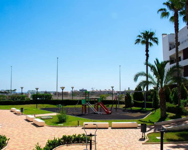 2 soveværelse Lejlighed til salg i Cabo Roig med swimmingpool garage - € 246.000 (Ref: 9009871)