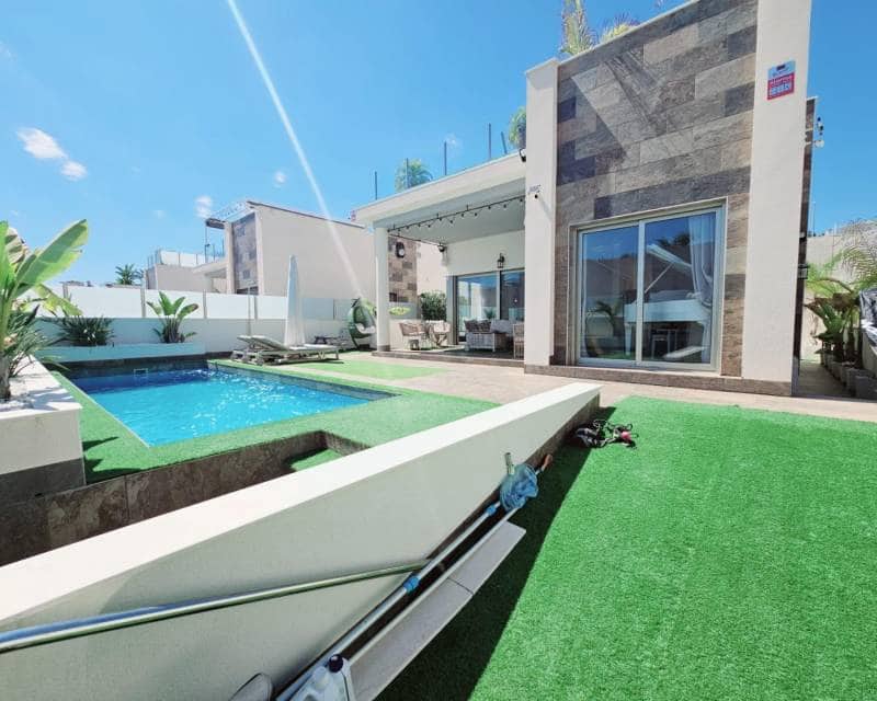 5 soveværelse Villa til salg i Orihuela Costa med swimmingpool garage - € 499.000 (Ref: 9012921)