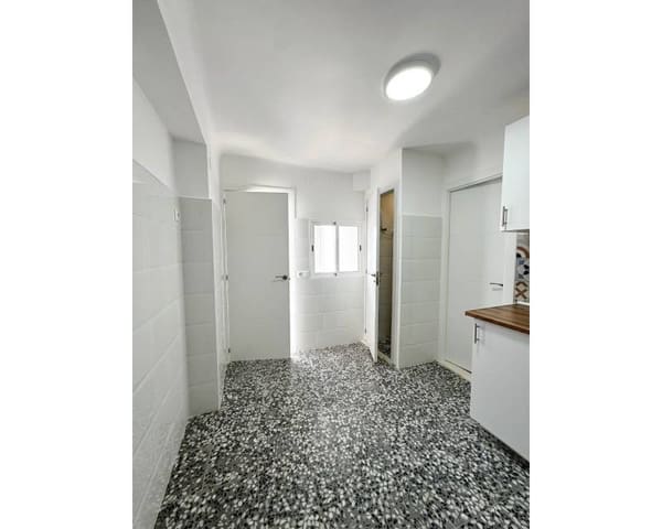 5 soveværelse Lejlighed til salg i Centro - Muelle Pesquero, Torrevieja - € 174.000 (Ref: 9019144)