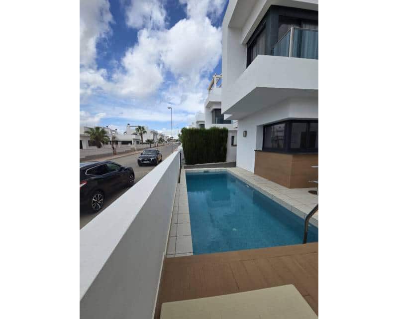 3 bedroom Villa for sale in Ciudad Quesada with pool - € 470,000 (Ref: 9026102)