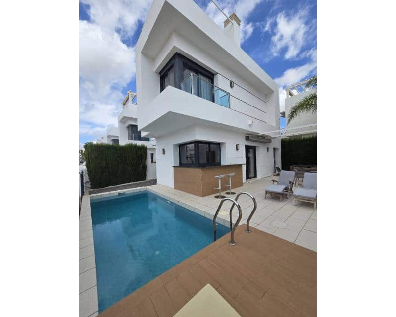 3 bedroom Villa for sale in Ciudad Quesada with pool - € 470,000 (Ref: 9026102)