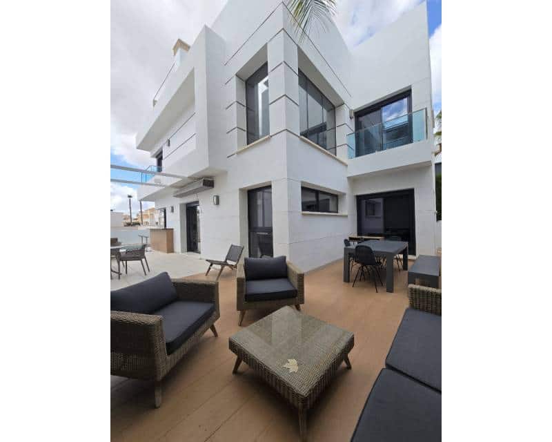 3 bedroom Villa for sale in Ciudad Quesada with pool - € 470,000 (Ref: 9026102)