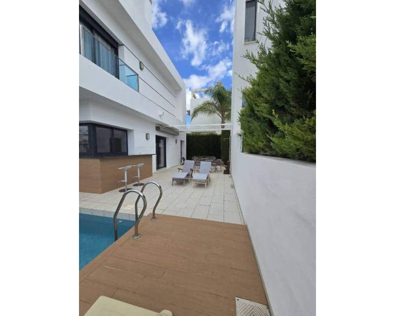 3 bedroom Villa for sale in Ciudad Quesada with pool - € 470,000 (Ref: 9026102)