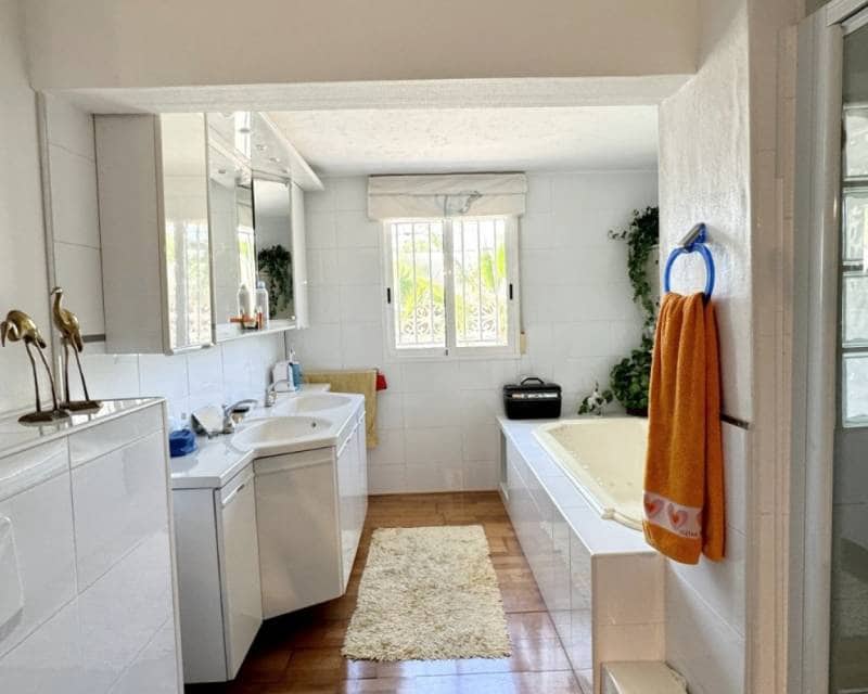 7 chambre Villa/Maison à vendre à La Zenia avec piscine garage - 899 000 € (Ref: 9032239)