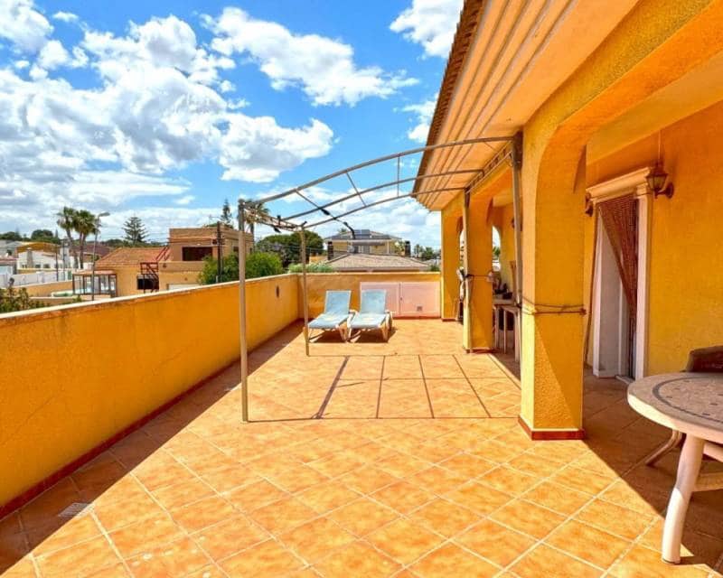6 chambre Villa/Maison à vendre à Torrevieja avec piscine garage - 610 000 € (Ref: 9033817)