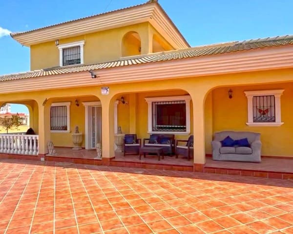 6 chambre Villa/Maison à vendre à Los Balcones - Los Altos, Torrevieja avec piscine garage - 610 000 € (Ref: 9033817)