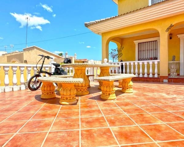 6 chambre Villa/Maison à vendre à Los Balcones - Los Altos, Torrevieja avec piscine garage - 610 000 € (Ref: 9033817)