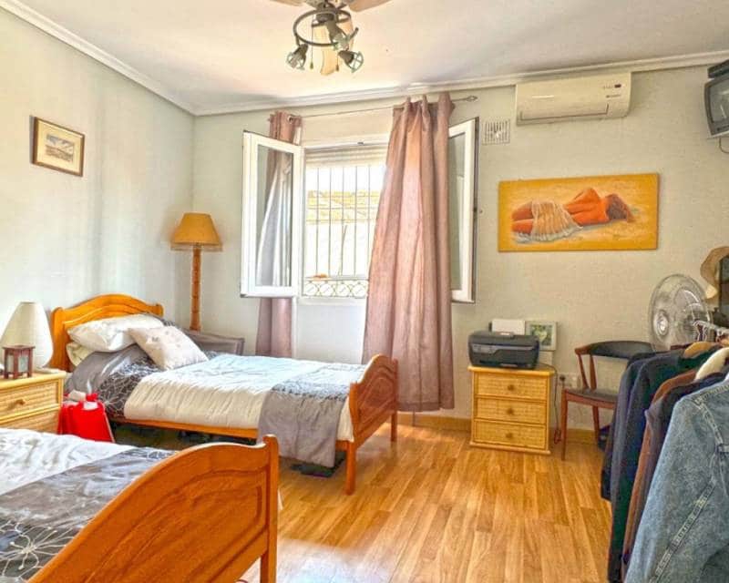 6 chambre Villa/Maison à vendre à Torrevieja avec piscine garage - 610 000 € (Ref: 9033817)