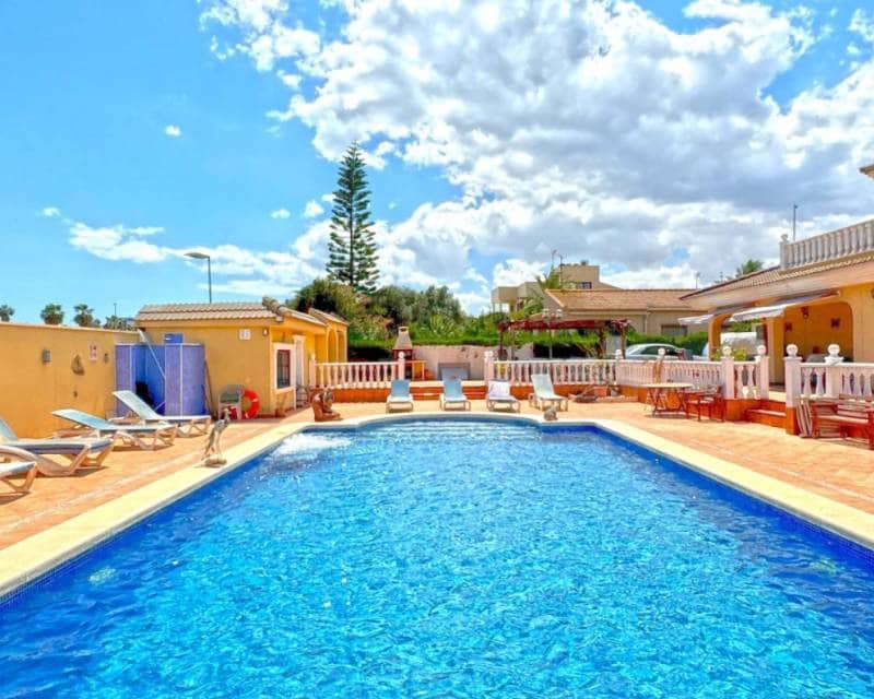 6 chambre Villa/Maison à vendre à Torrevieja avec piscine garage - 610 000 € (Ref: 9033817)