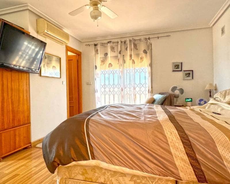 6 chambre Villa/Maison à vendre à Torrevieja avec piscine garage - 610 000 € (Ref: 9033817)