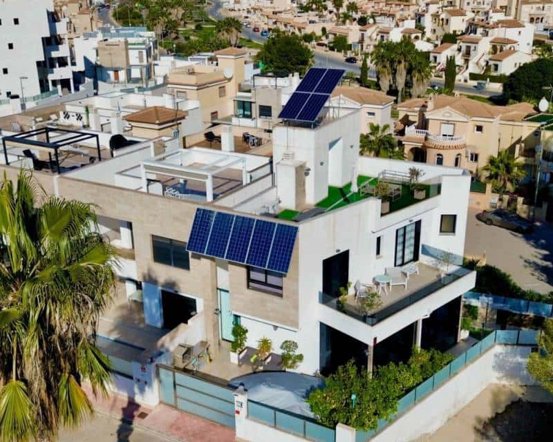 3 Zimmer Villa zu verkaufen in Villamartin mit Pool Garage - 475.000 € (Ref: 9035749)