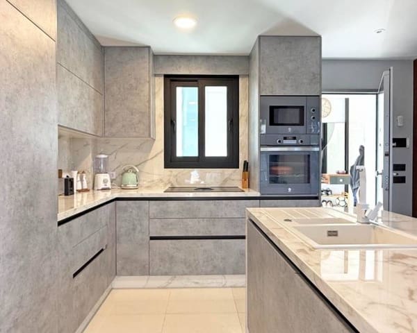 3 Zimmer Villa zu verkaufen in Villamartin, Orihuela mit Pool Garage - 475.000 € (Ref: 9035749)