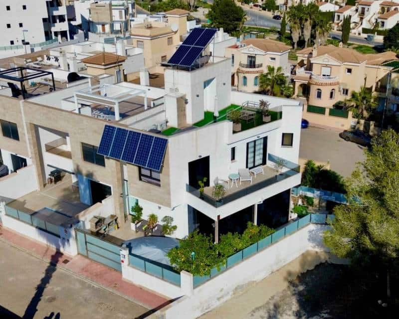 3 Zimmer Villa zu verkaufen in Villamartin mit Pool Garage - 475.000 € (Ref: 9035749)