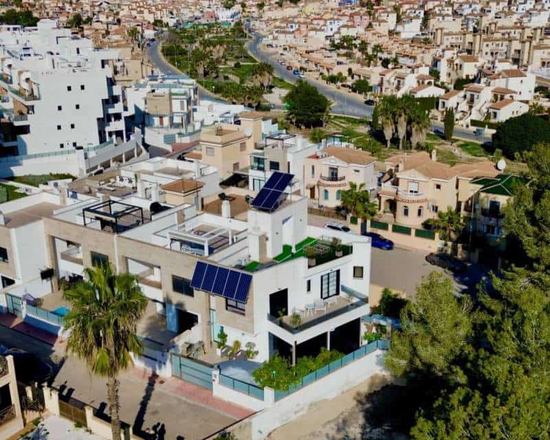 3 Zimmer Villa zu verkaufen in Villamartin mit Pool Garage - 475.000 € (Ref: 9035749)