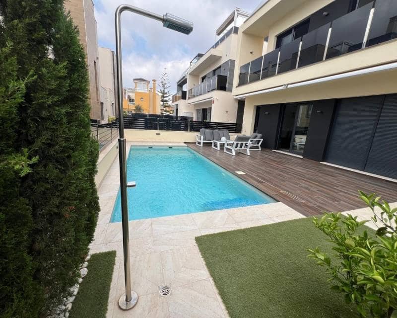 3 soveværelse Villa til salg i Orihuela Costa med swimmingpool garage - € 499.000 (Ref: 9035753)