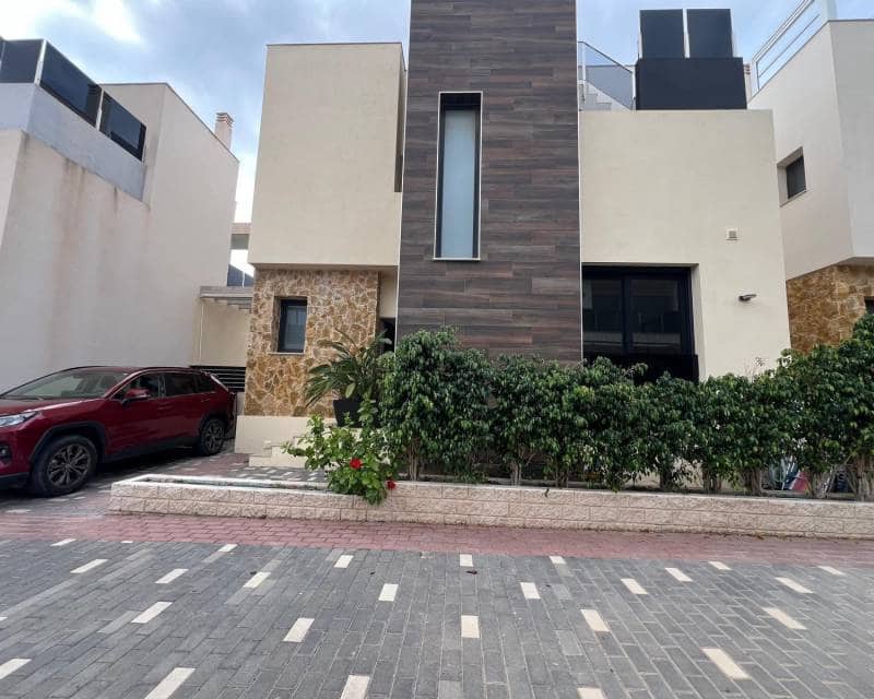 3 soveværelse Villa til salg i Orihuela Costa med swimmingpool garage - € 499.000 (Ref: 9035753)