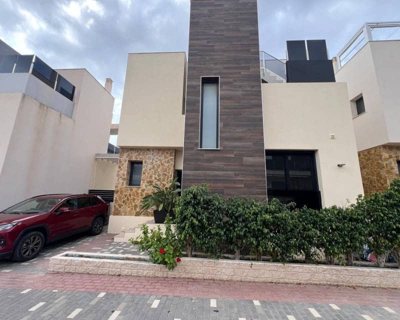 3 soveværelse Villa til salg i Orihuela Costa med swimmingpool garage - € 499.000 (Ref: 9035753)