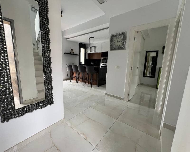 3 soveværelse Villa til salg i Orihuela Costa med swimmingpool garage - € 499.000 (Ref: 9035753)