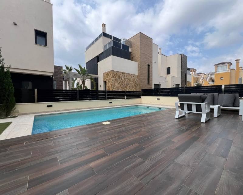 3 soveværelse Villa til salg i Orihuela Costa med swimmingpool garage - € 499.000 (Ref: 9035753)