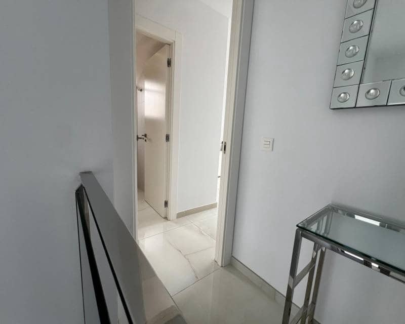 3 soveværelse Villa til salg i Orihuela Costa med swimmingpool garage - € 499.000 (Ref: 9035753)