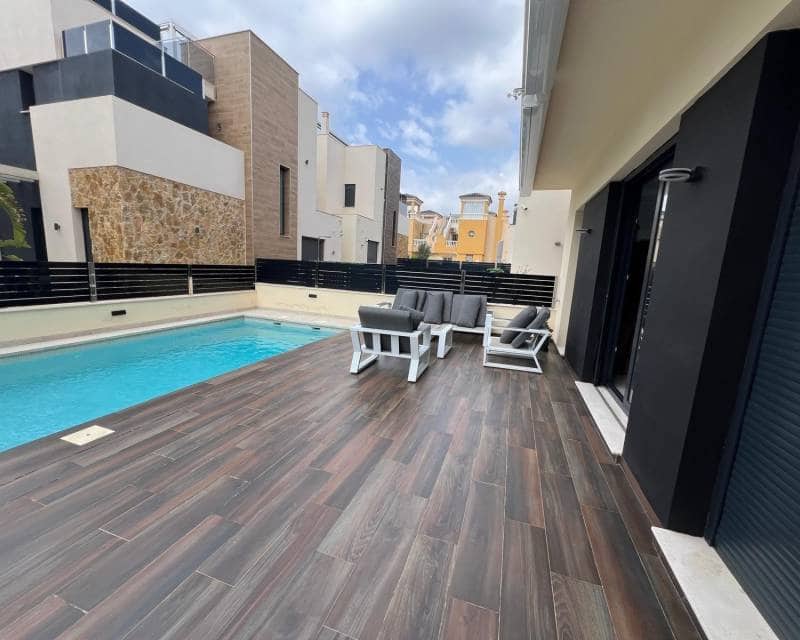 3 soveværelse Villa til salg i Orihuela Costa med swimmingpool garage - € 499.000 (Ref: 9035753)