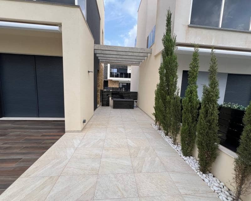 3 soveværelse Villa til salg i Orihuela Costa med swimmingpool garage - € 499.000 (Ref: 9035753)