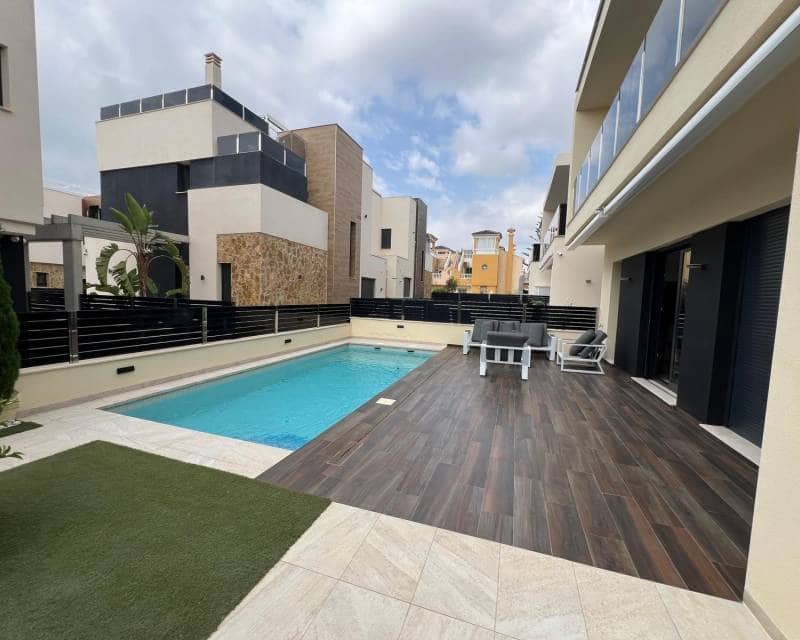 3 soveværelse Villa til salg i Orihuela Costa med swimmingpool garage - € 499.000 (Ref: 9035753)