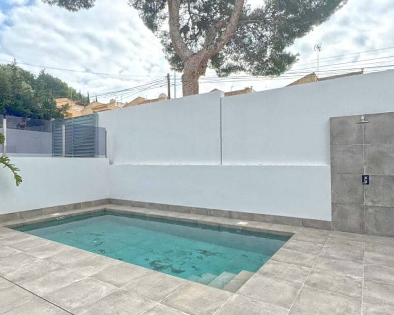4 slaapkamer Villa te koop in Torrevieja met zwembad garage - € 495.000 (Ref: 9049755)