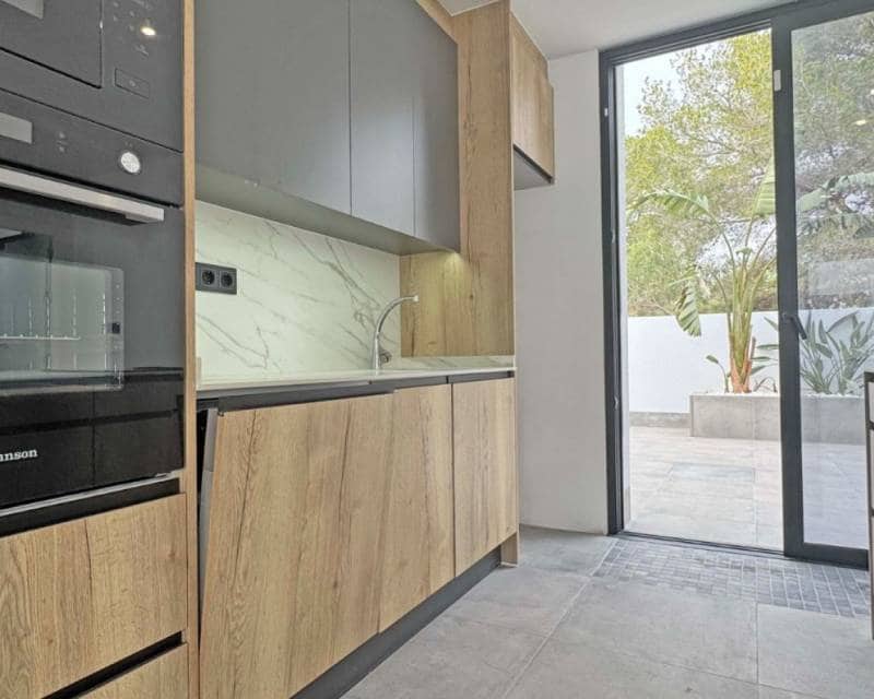 4 slaapkamer Villa te koop in Torrevieja met zwembad garage - € 495.000 (Ref: 9049755)