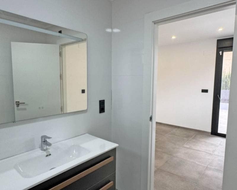 4 slaapkamer Villa te koop in Torrevieja met zwembad garage - € 495.000 (Ref: 9049755)