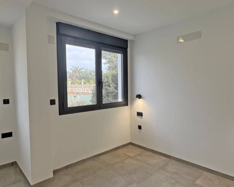 4 slaapkamer Villa te koop in Torrevieja met zwembad garage - € 495.000 (Ref: 9049755)