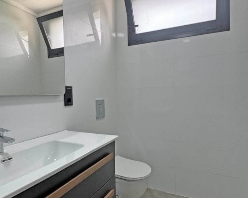 4 slaapkamer Villa te koop in Torrevieja met zwembad garage - € 495.000 (Ref: 9049755)