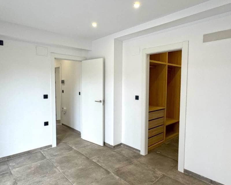 4 slaapkamer Villa te koop in Torrevieja met zwembad garage - € 495.000 (Ref: 9049755)