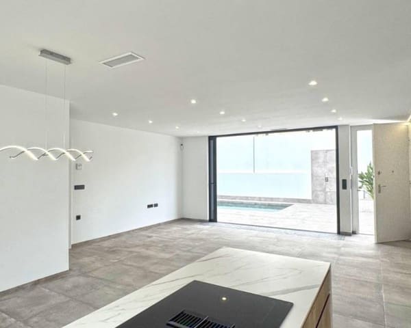 4 slaapkamer Villa te koop in Los Balcones - Los Altos, Torrevieja met zwembad garage - € 495.000 (Ref: 9049755)