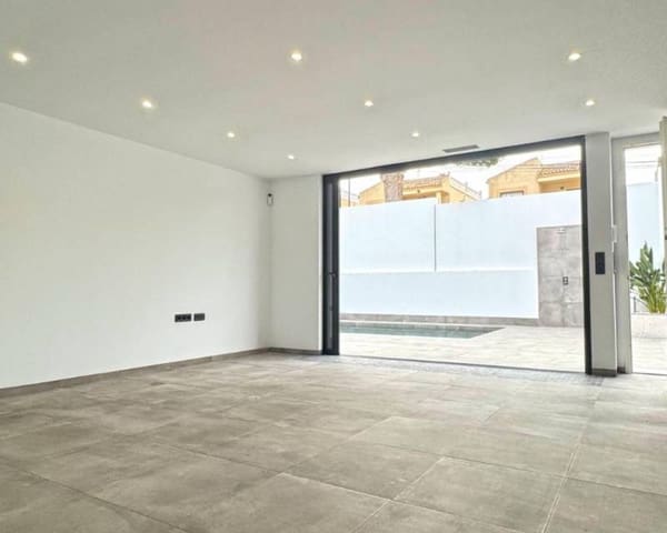 4 slaapkamer Villa te koop in Los Balcones - Los Altos, Torrevieja met zwembad garage - € 495.000 (Ref: 9049755)