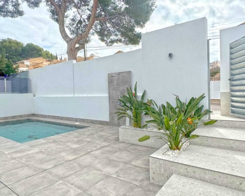 4 slaapkamer Villa te koop in Torrevieja met zwembad garage - € 495.000 (Ref: 9049755)
