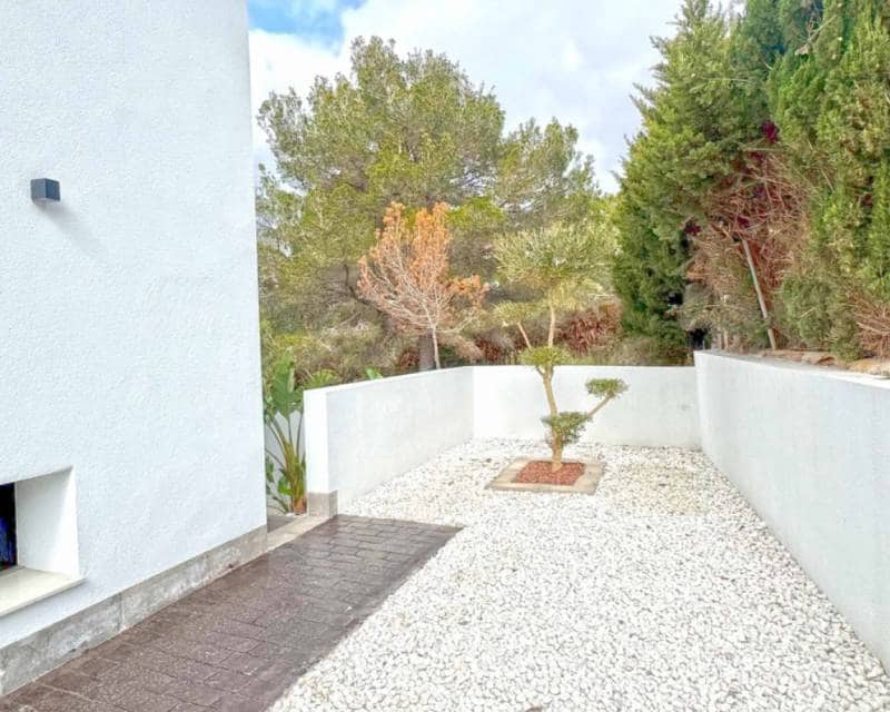 4 slaapkamer Villa te koop in Torrevieja met zwembad garage - € 495.000 (Ref: 9049755)