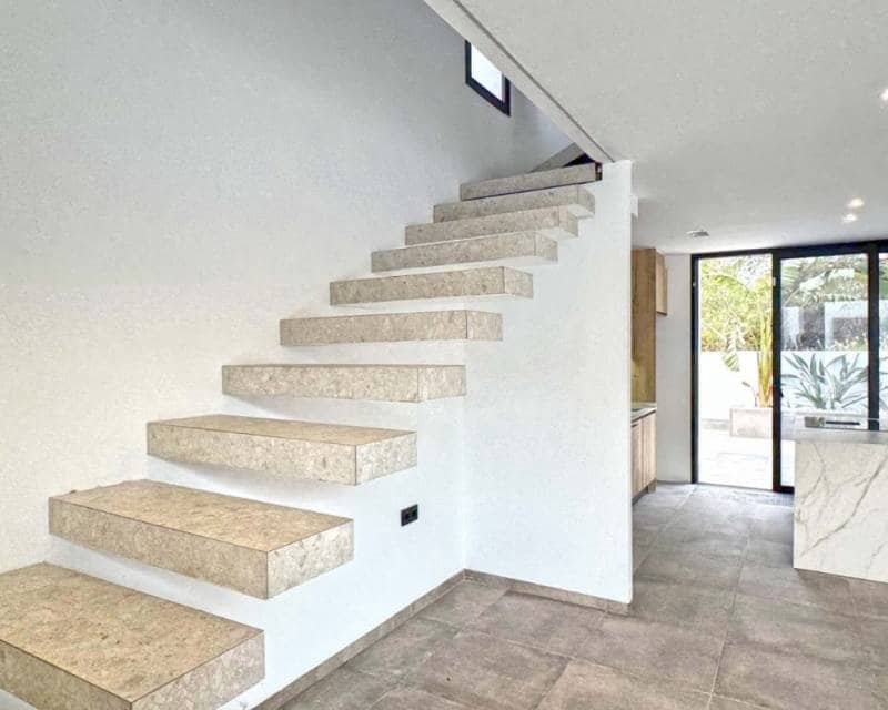 4 slaapkamer Villa te koop in Torrevieja met zwembad garage - € 495.000 (Ref: 9049755)